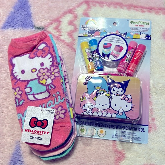 Hello Kitty Socks with Lip Balms - Picture 2 of 12
